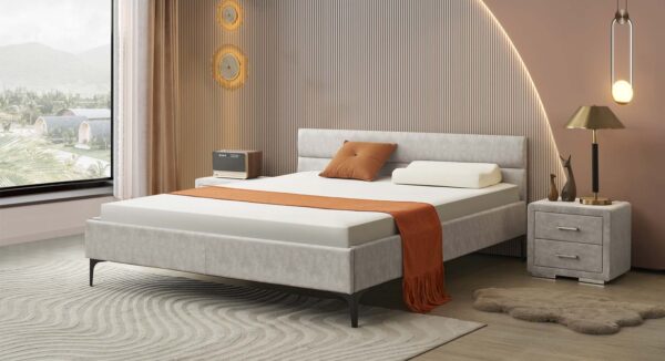 מיטה זוגית מעוצבת דגם Panini מרופדת בד בגוון אפור בהיר